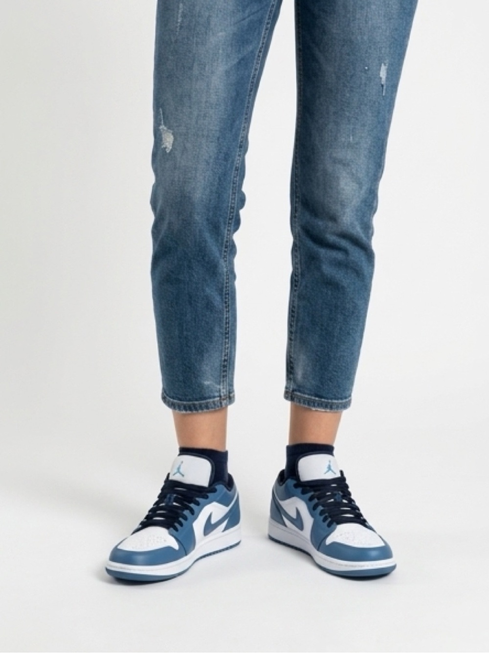 Blue white Women Jordan’s excellent condition worn once
